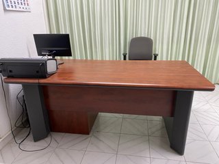 Mesa de despacho madera y metal
