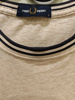 Camiseta Fred Perry Beige