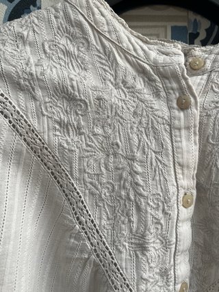 Blusa Mango manga larga bordada