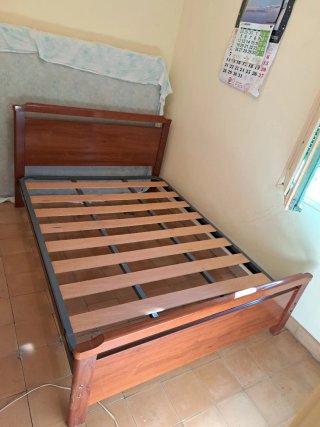 Cama de 1,35 + somier y mesita EN LEON Y BURGOS
