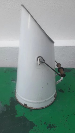 Porta carbone vintage in metallo bianco