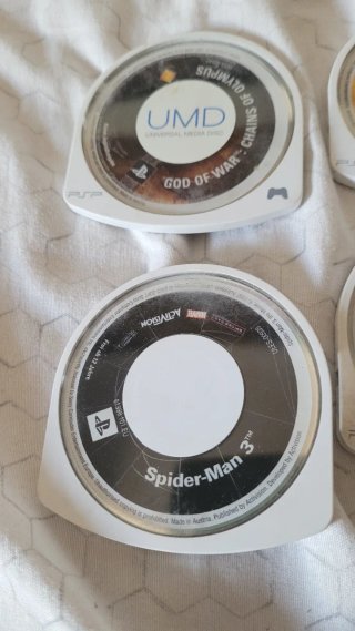 Lote 11 UMD PSP: God of War, Spider-Man 3, Wall-E,