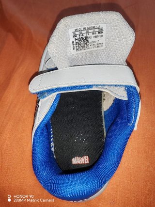 Adidas Marvel Spider-Man num 27, buone a € 15.00.