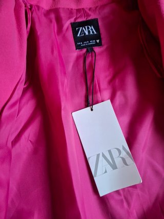Chaqueta Zara rosa botones y hombreras