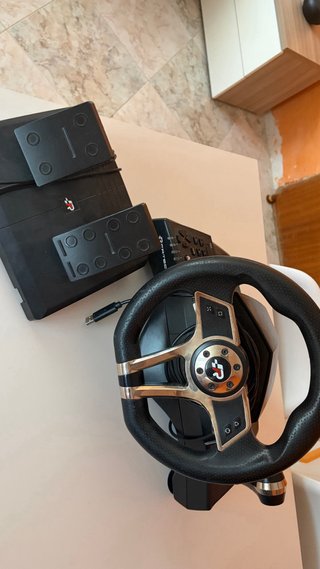 Volante Thrustmaster PS4