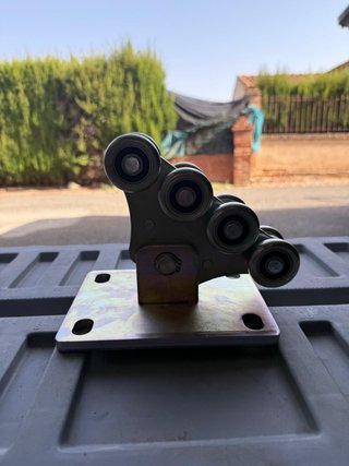 Rodillos metálicos puerta corredera
