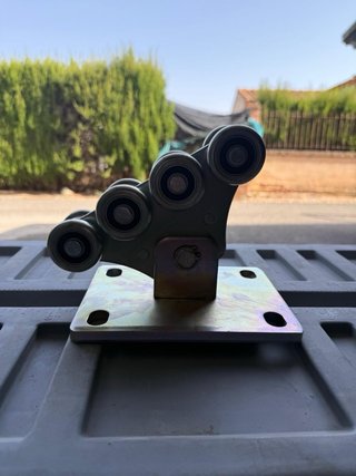 Rodillos metálicos puerta corredera