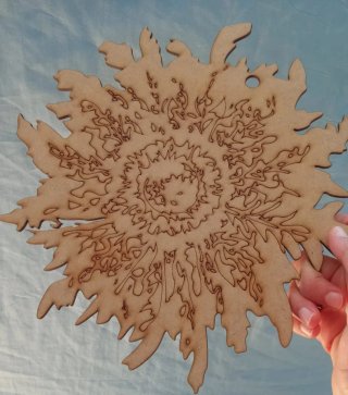 Eguzkilore de madera decorativo