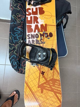 Tabla Snowboard Suburban 154 y funda Burton
