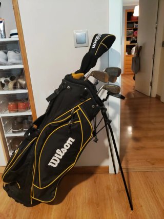 Bolsa de golf Wilson con palos