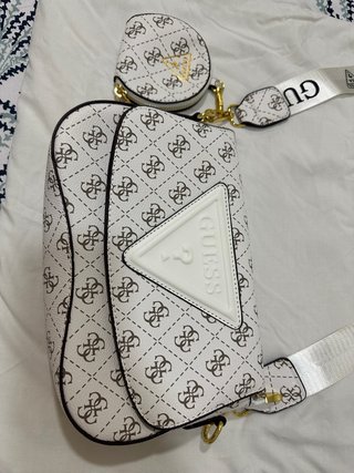 Bolso Guess blanco con monedero y correa