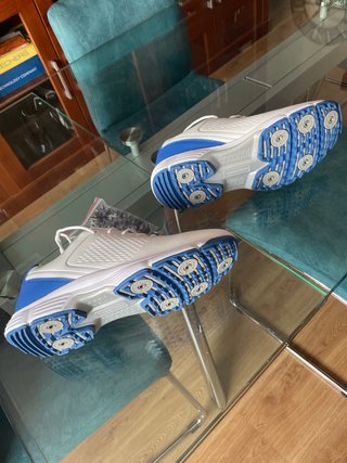 Zapatos de golf  blancos y azules