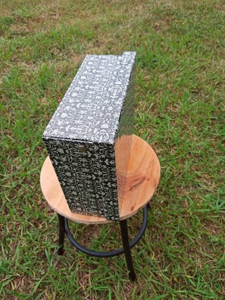 Caja decorativa plegable negra y blanca