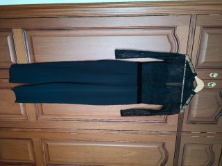 Mono negro con encaje