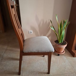 Sillas de comedor de madera y tela