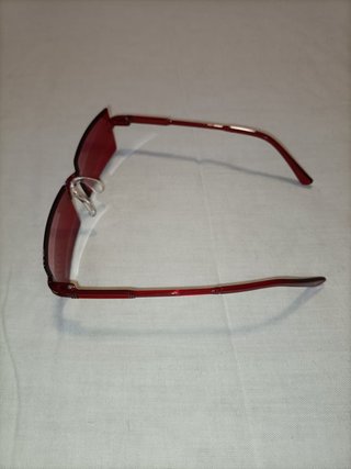 Gafas de sol rojas rectangulares