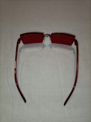 Gafas de sol rojas rectangulares