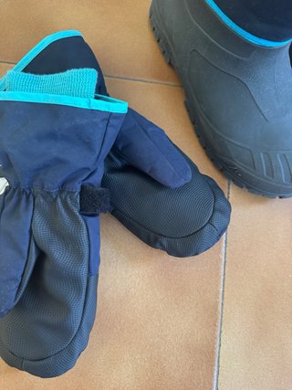 Botas y guantes esqui