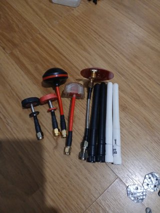 Material variado para drones FPV
