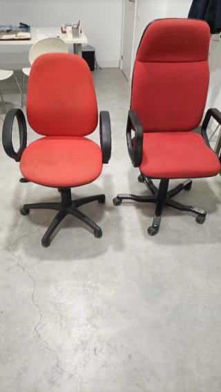 Silla de oficina roja y negra