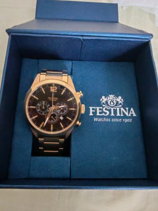 Reloj Festina Cronógrafo Negro y Dorado