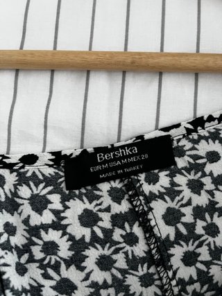 Mono corto floral Bershka