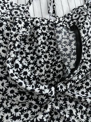 Mono corto floral Bershka
