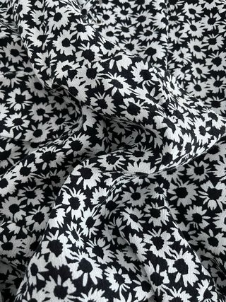 Mono corto floral Bershka