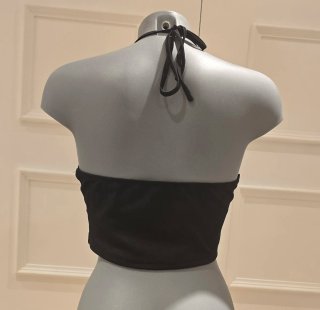 Top Negro Halter con Abertura