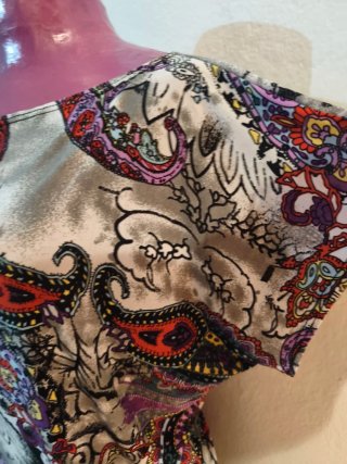 Blusa manga corta satinada estampado paisley