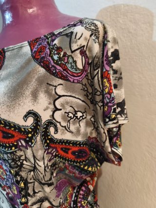 Blusa manga corta satinada estampado paisley
