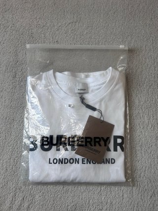 Maglietta Burberry con scritta