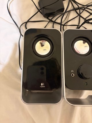 Altavoces Logitech Negros y Plateados
