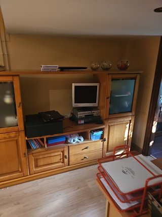 Mueble salón madera y cristal