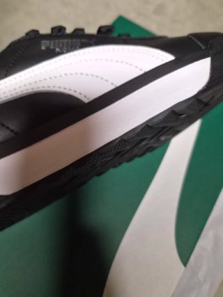 Scarpe Puma nere e bianche