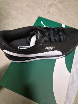 Scarpe Puma nere e bianche