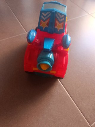 Coche Superthings