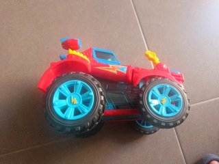Coche Superthings