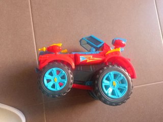 Coche Superthings