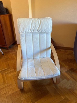 Tumbona blanca de madera