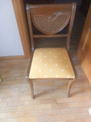 Sillas de nogal con asiento de ratán