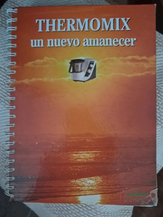 Mariposa y espátula Thermomix TM21 y libro