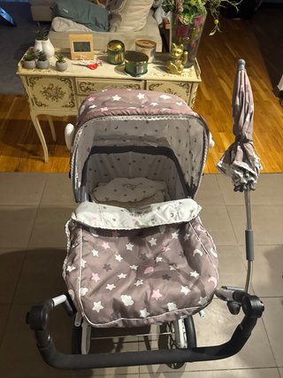 Carrito de bebé de juguete