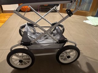 Carrito de bebé de juguete