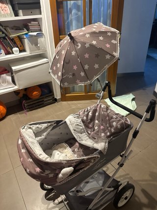 Carrito de bebé de juguete