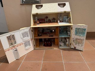 Casita de muñecas grande con muebles
