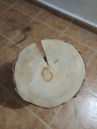 Taburete rústico de madera