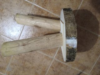 Taburete rústico de madera