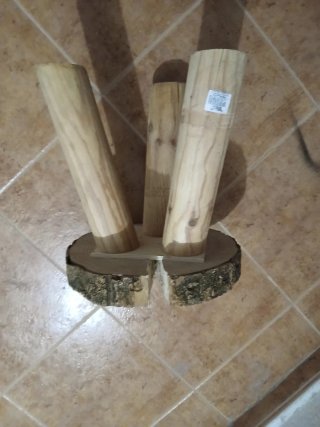 Taburete rústico de madera