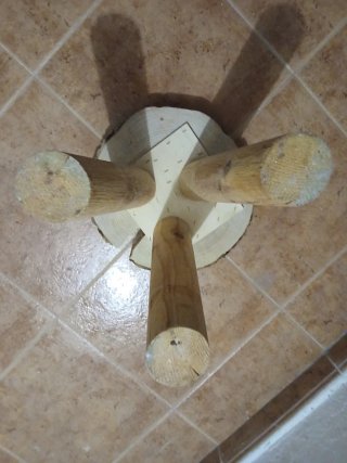 Taburete rústico de madera